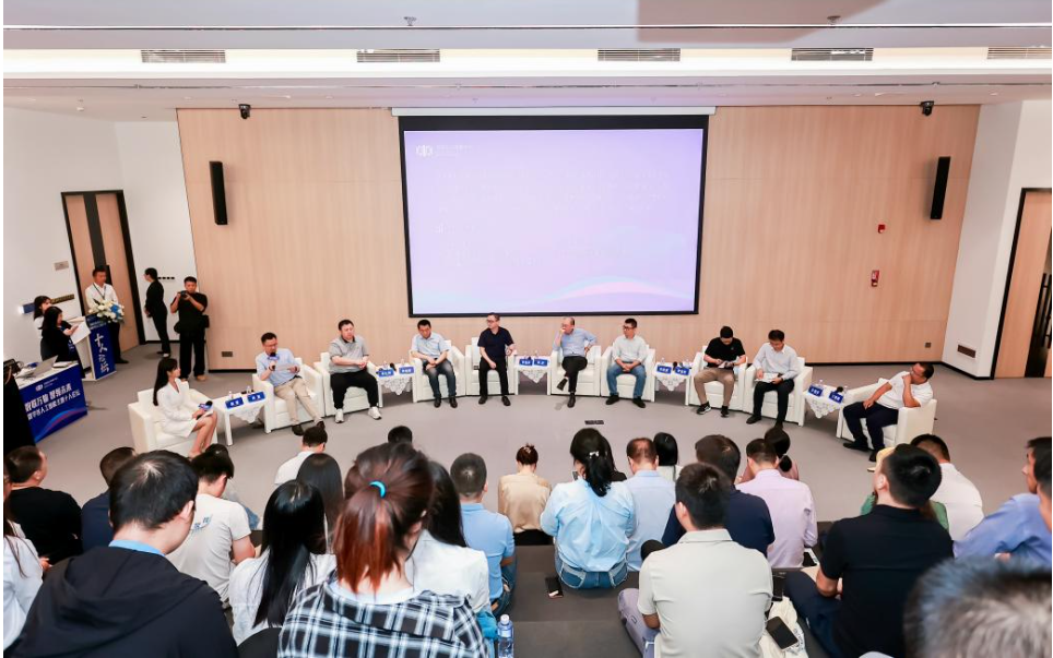 公司創始人梁新剛先生受邀請參加“數聯萬物智領未來，華南數字谷人工智能主題十人論壇”活動。